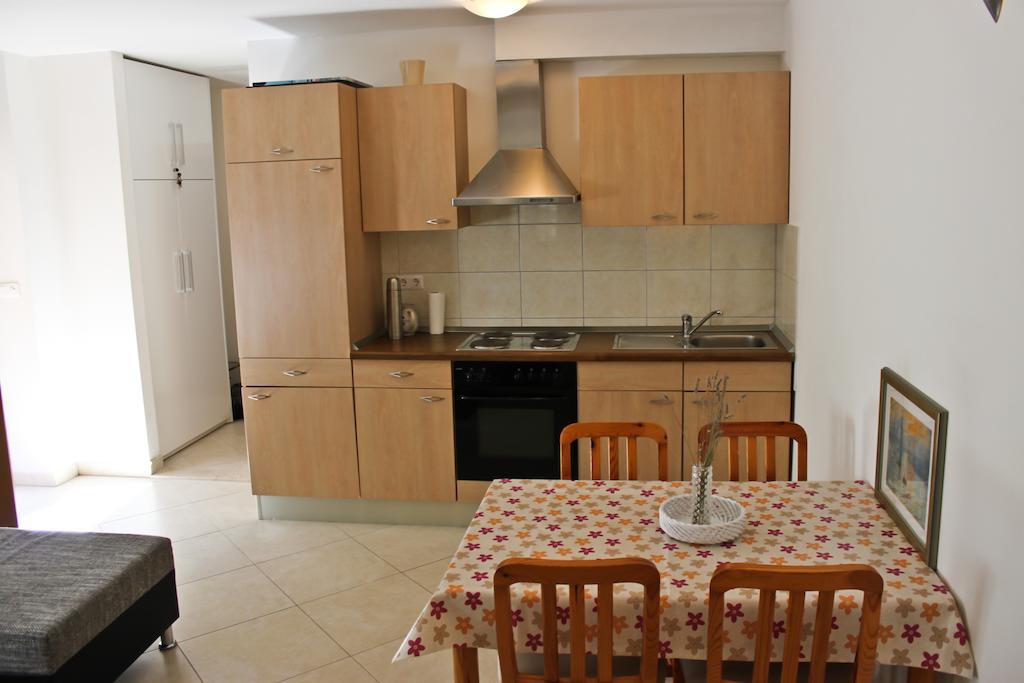 Apartment Leona Split Bilik gambar